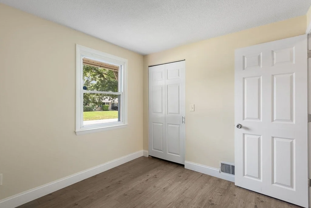 Photo of 20 Terry Ln E