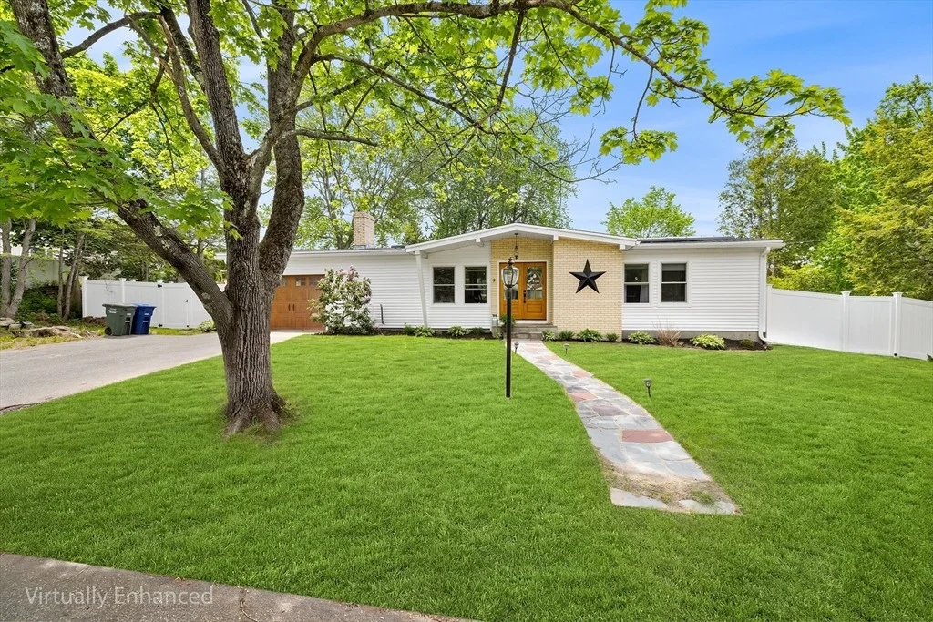 Photo of 9 Cloverleaf Rd
