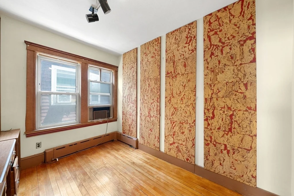 Photo of 562 Broadway