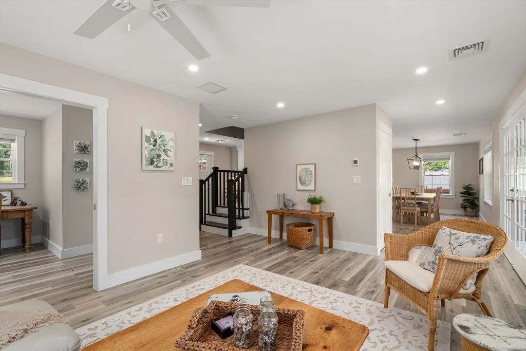Photo of 44 Pine Point Rd
