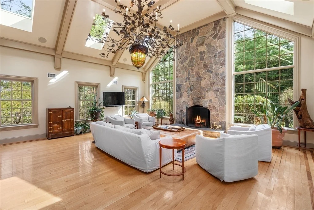 Photo of 80 Loring Road