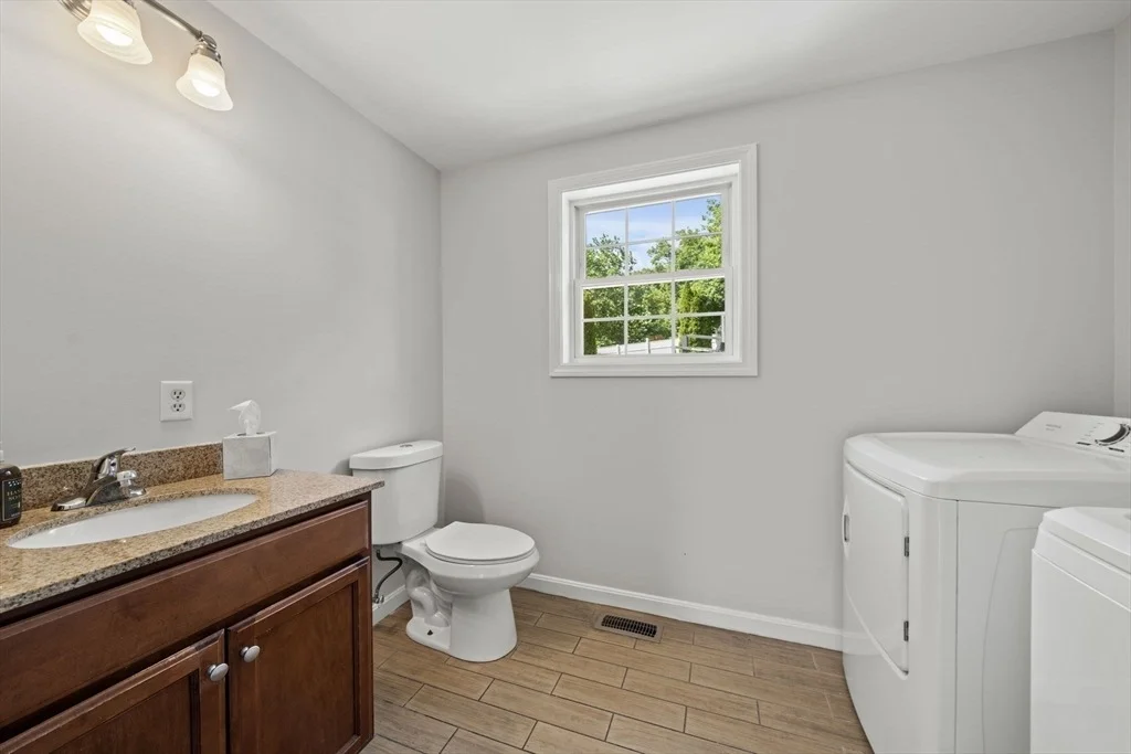 Photo of 8 Woods Hill Cir