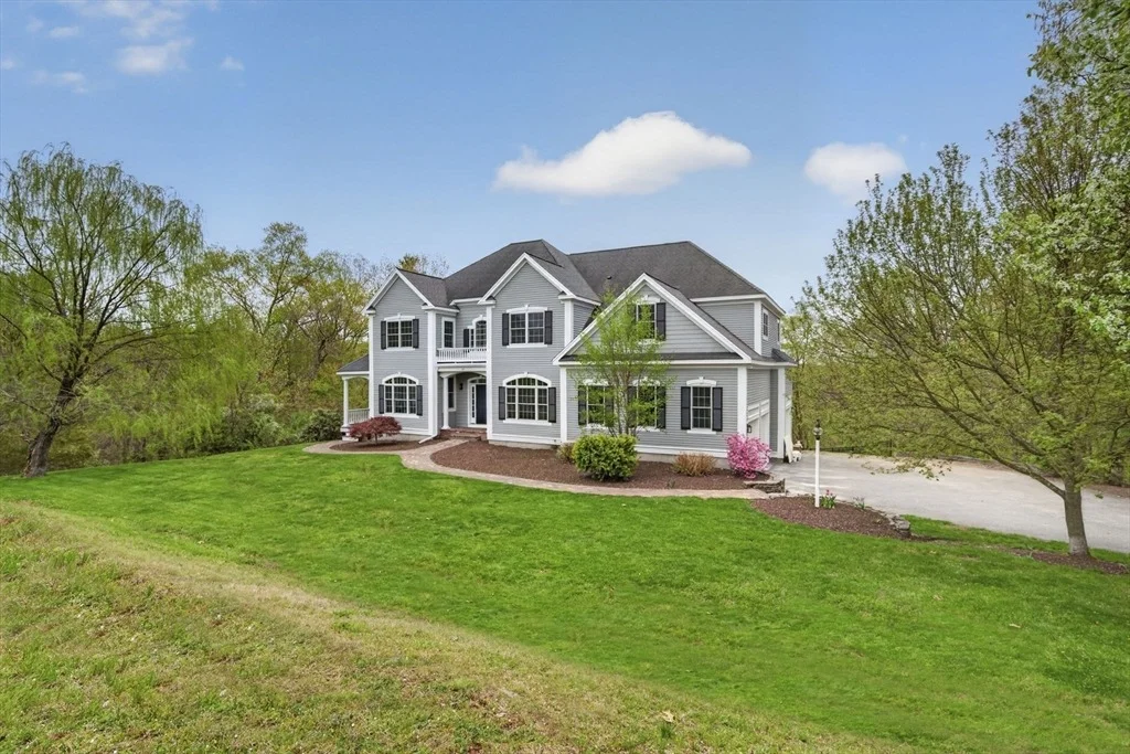 Photo of 19 Estabrook Ln