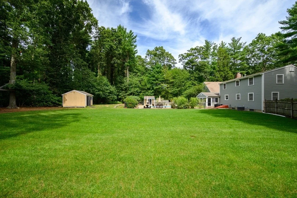 Photo of 86 Edgewater Dr