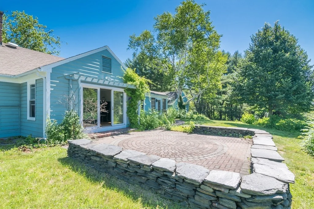 Photo of 53 Iduna Ln