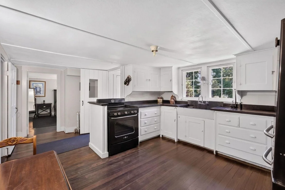 Photo of 7 Carmen Ln