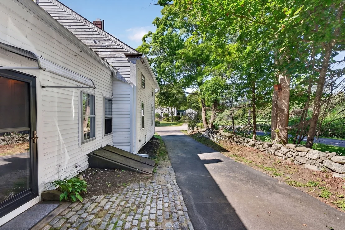 Photo of 260 Pleasant St