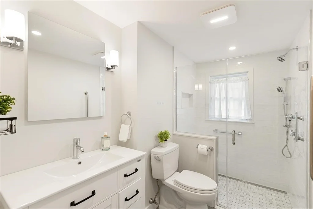 Photo of 1 Brackenbury Lane
