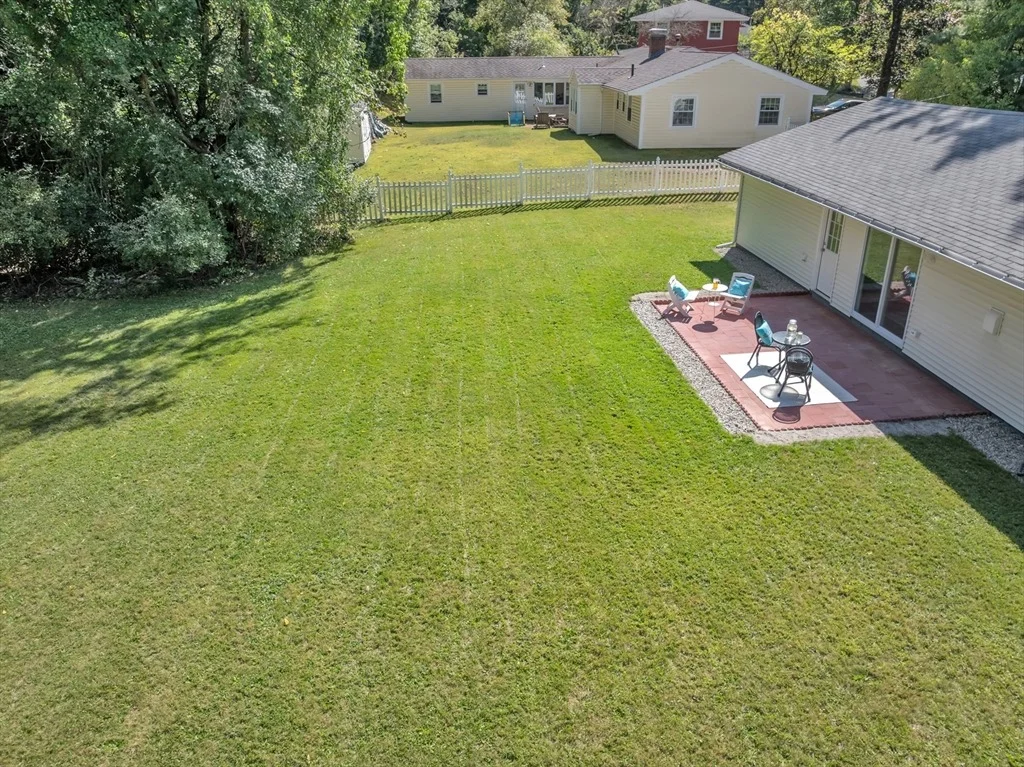 Photo of 33 Ruthellen Rd