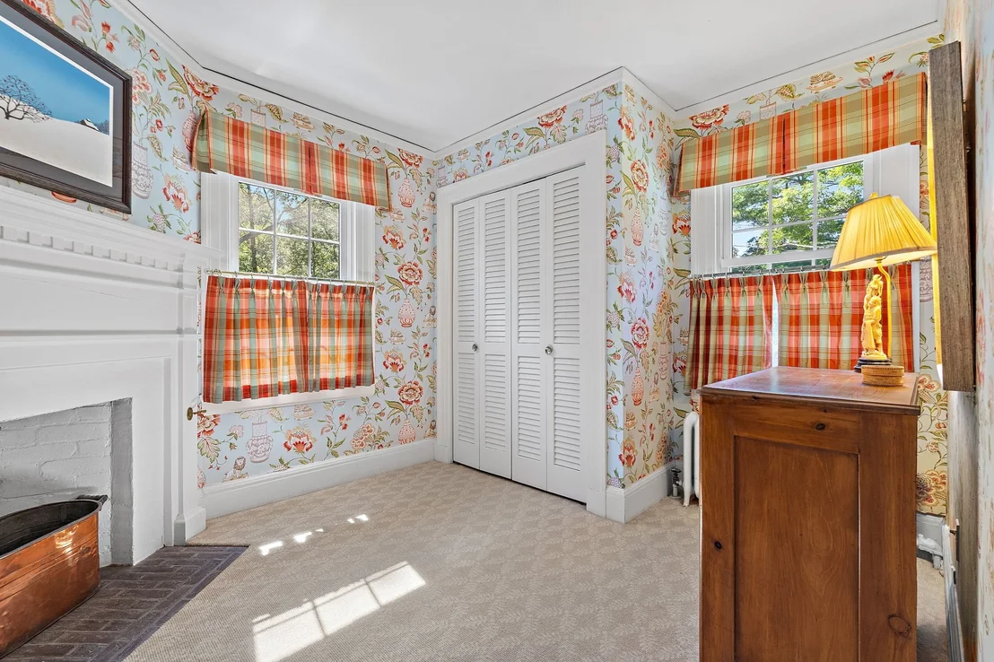 Photo of 8 Oakmount Circle