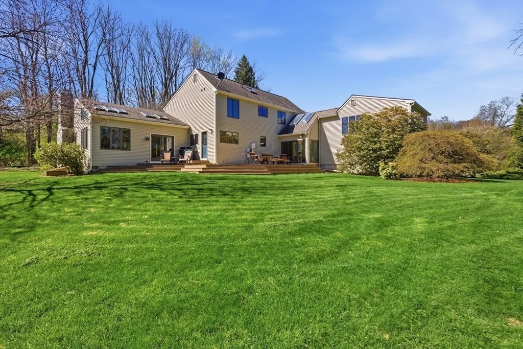 Photo of 641 Salem End Road