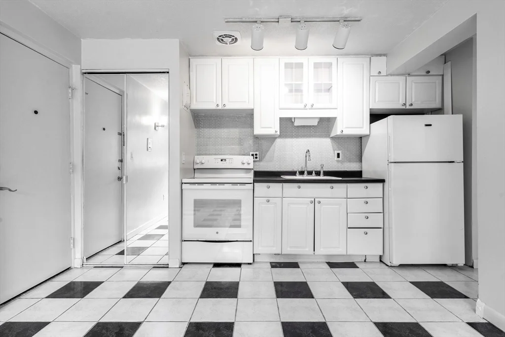 Photo of Unit 2 at 10 Colonial Village Dr