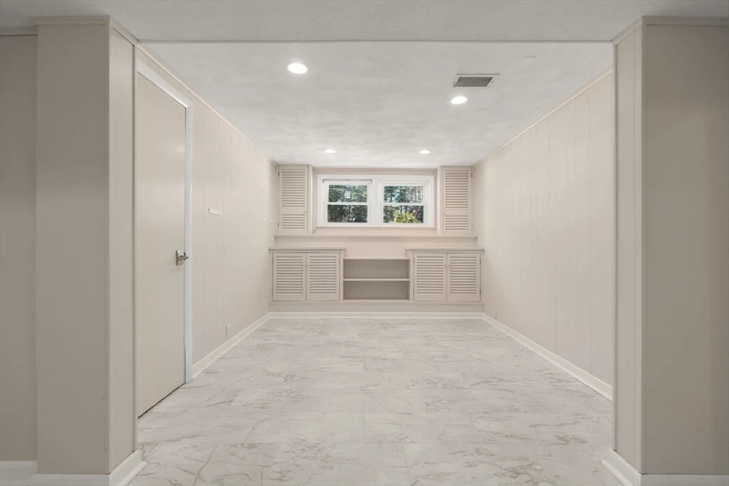 Photo of 19 Rolling Ln