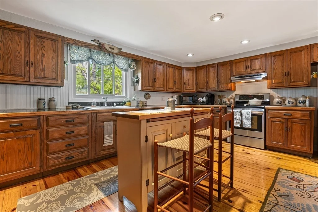 Photo of 77 Center St