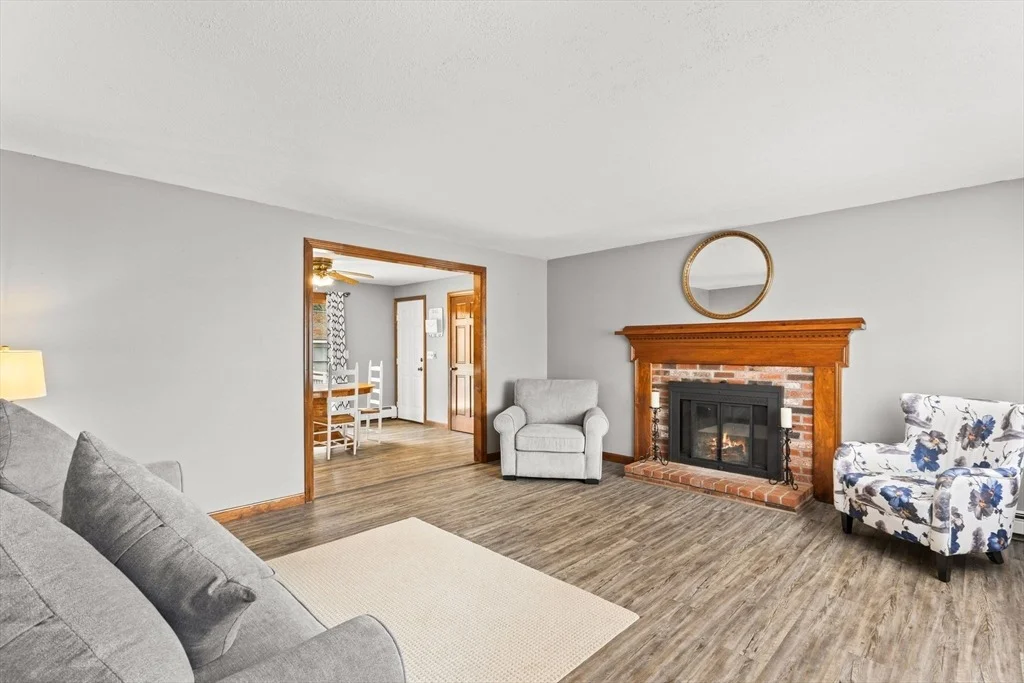Photo of 38 Westwind Cir