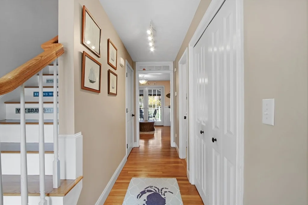 Photo of 842 Main St