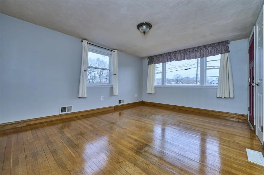 Photo of 12 Shore Rd