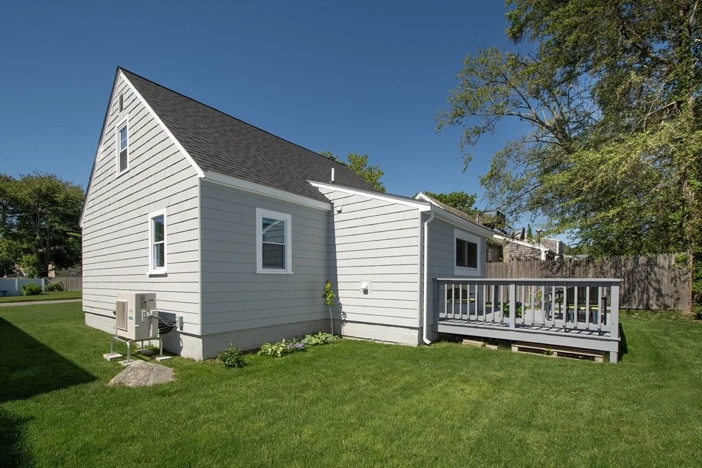Photo of 90 Colonial Rd