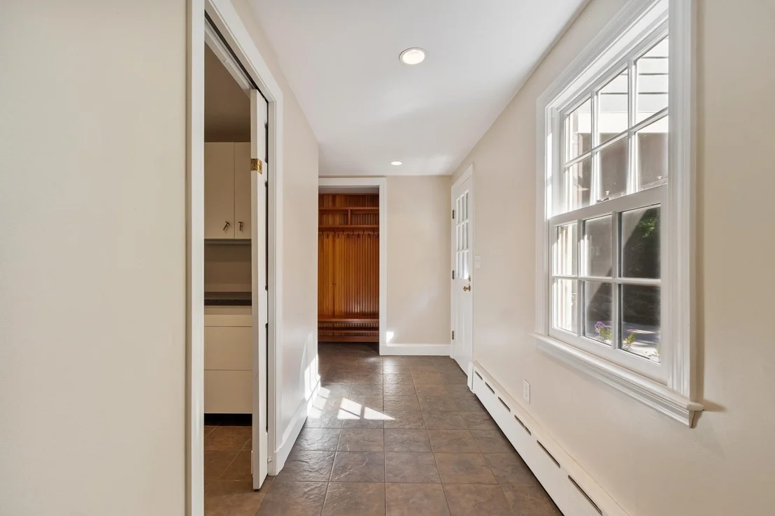 Photo of 5 Tavern Ln
