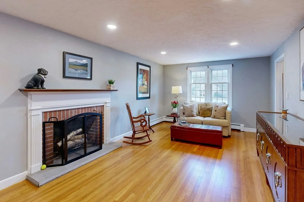 Photo of 65 Colonial Rd