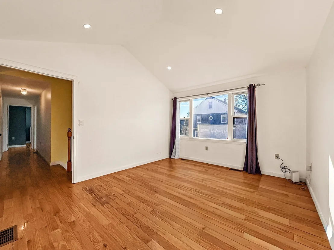 Photo of 23 Iona Ave
