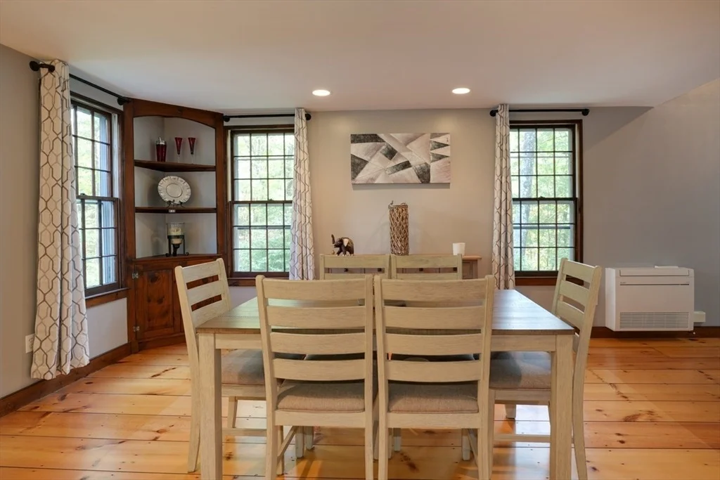 Photo of 18 Bay Path Dr