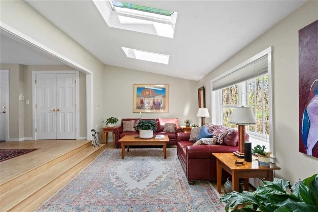 Photo of 9 Bay Path Dr