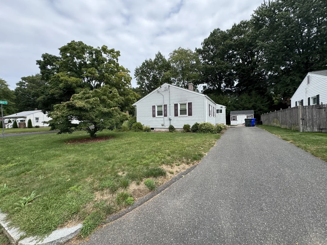 Photo of 115 Burns Ave