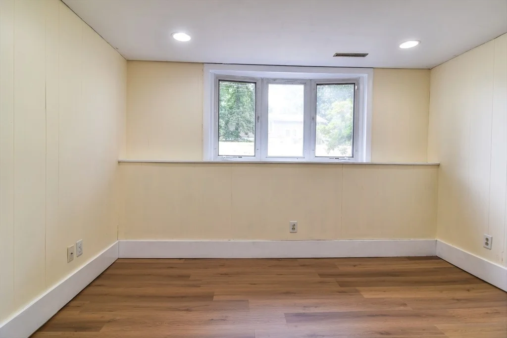 Photo of 24 Upper Joclyn Ave