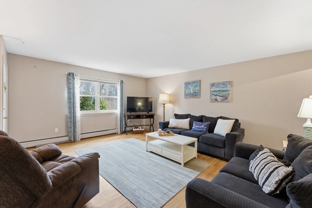 Photo of Unit B at 80 Colonial Cir