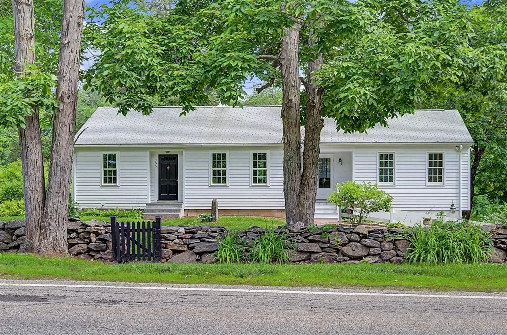 Photo of 355 Boston Rd