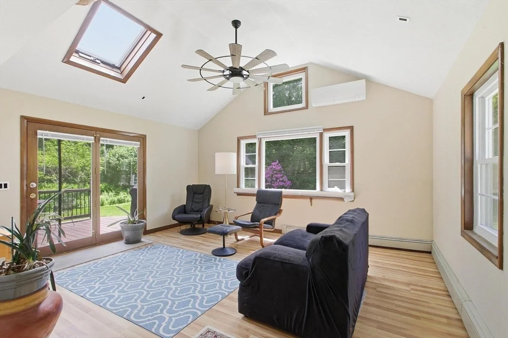 Photo of 152 Lake St