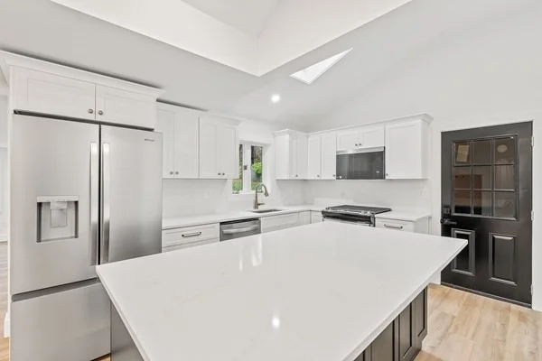 Photo of 322 River Rd