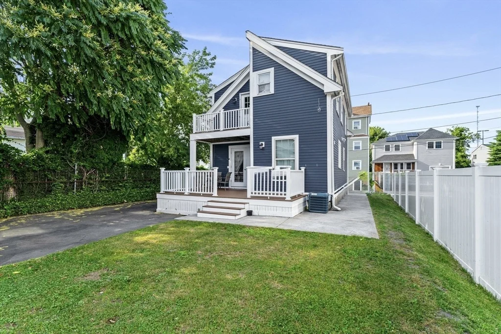 Photo of 883 Grinnell St
