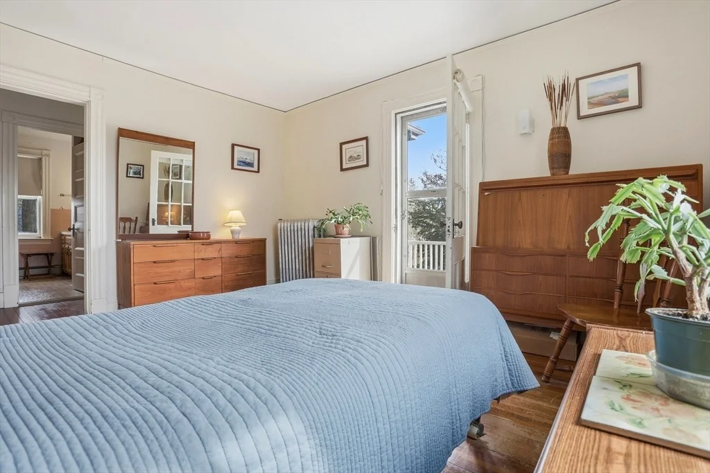 Photo of 242 Lexington Rd