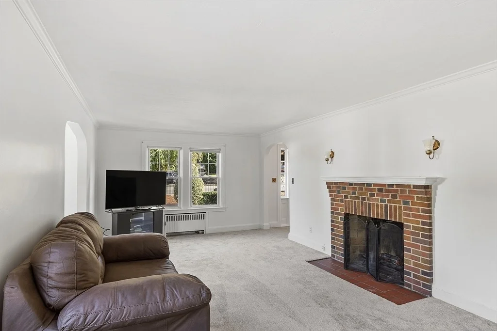Photo of 256 Massasoit Rd