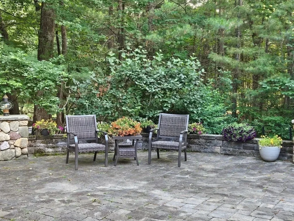 Photo of 1 Chestnut Ln