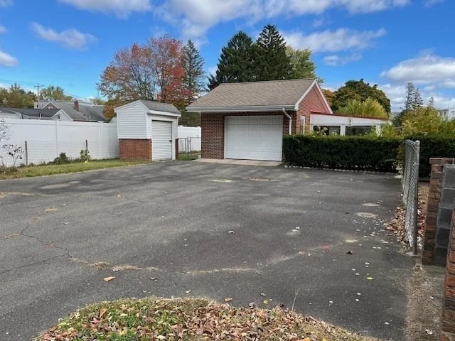 Photo of 566 Mckinstry Ave