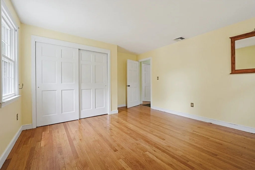 Photo of 7 Cahill Park Dr