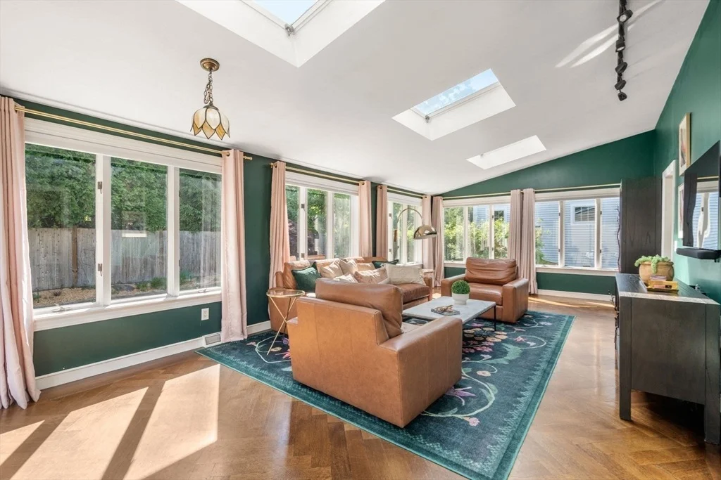 Photo of 52 Beaufort Ave