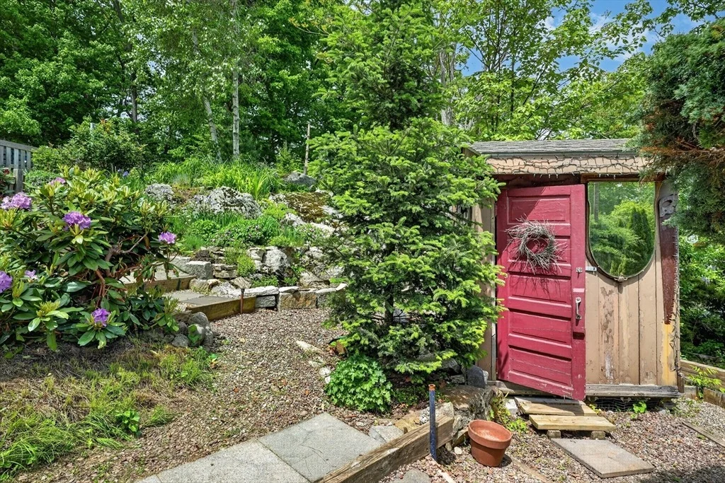 Photo of 9 Ledgewood Dr