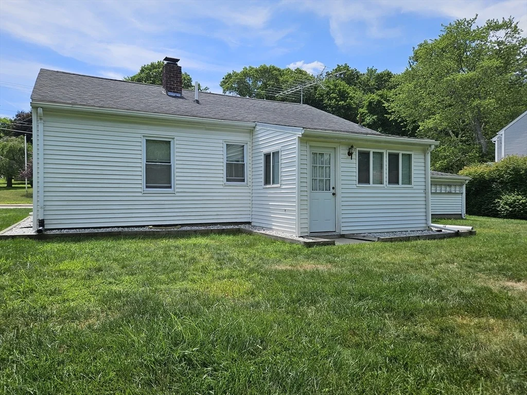 Photo of 461 River Rd