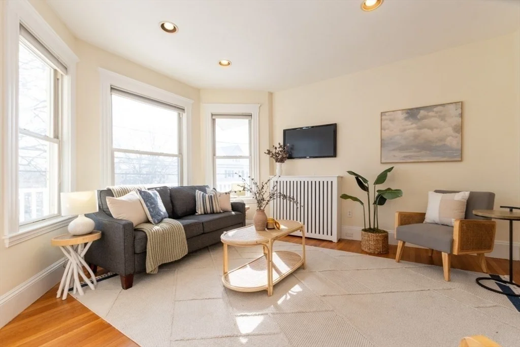 Photo of Unit 2 at 62 Everett St