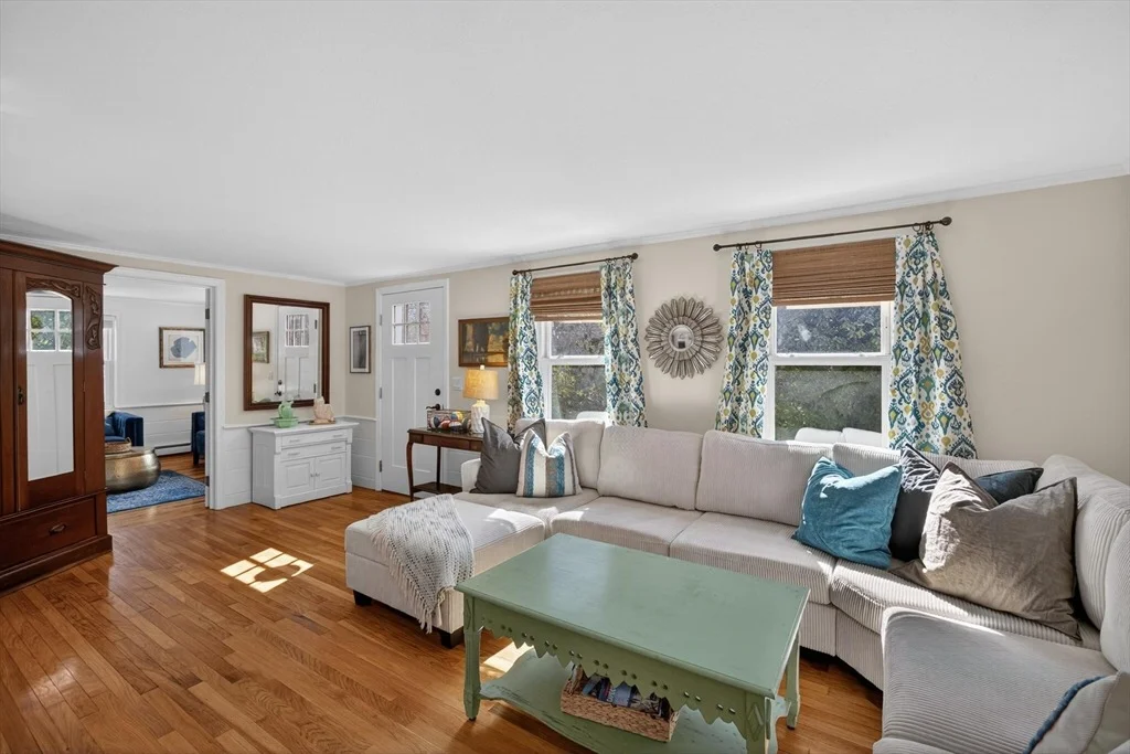 Photo of 14 Lovers Ln