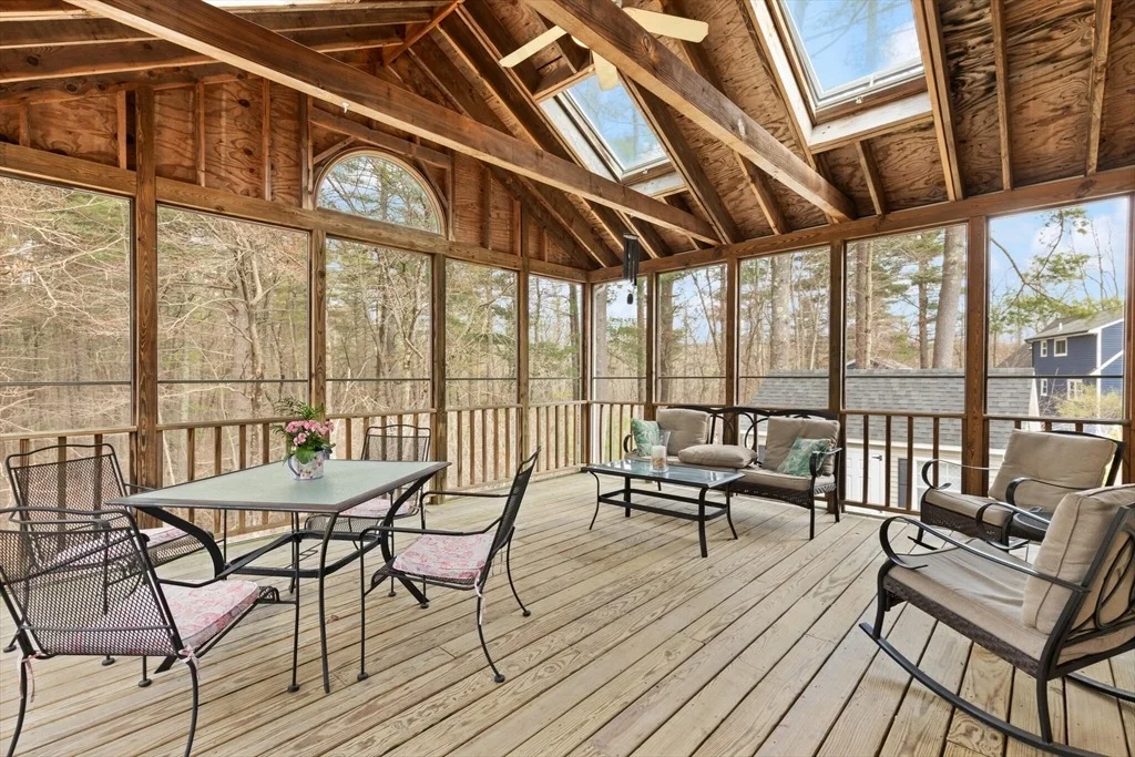 Photo of 35 Meadowbrook Dr