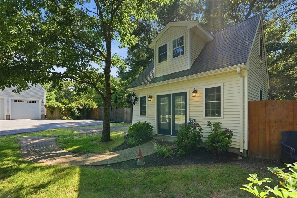 Photo of 11 Fellowship Cir