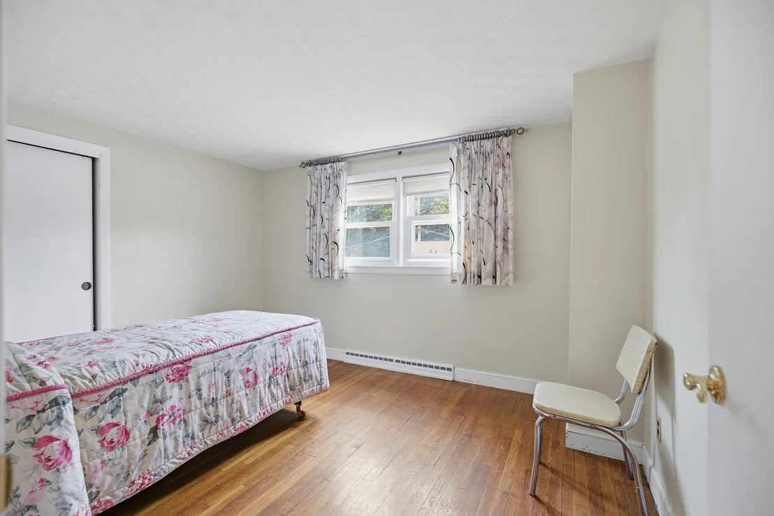 Photo of 37 Rustcraft Rd