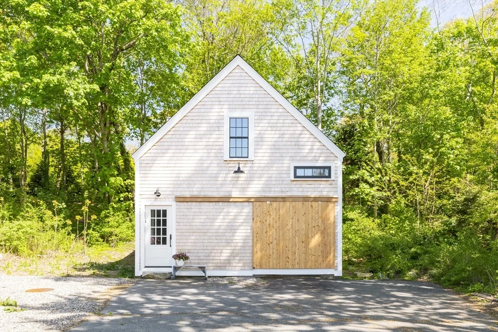 Photo of 831 Main Street