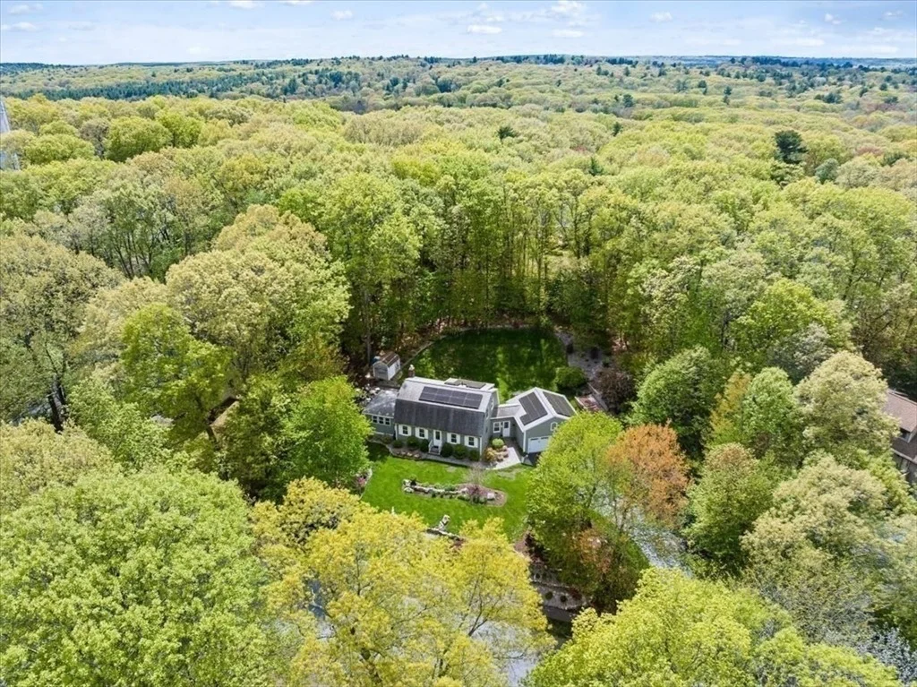 Photo of 9 Running Brook Cir