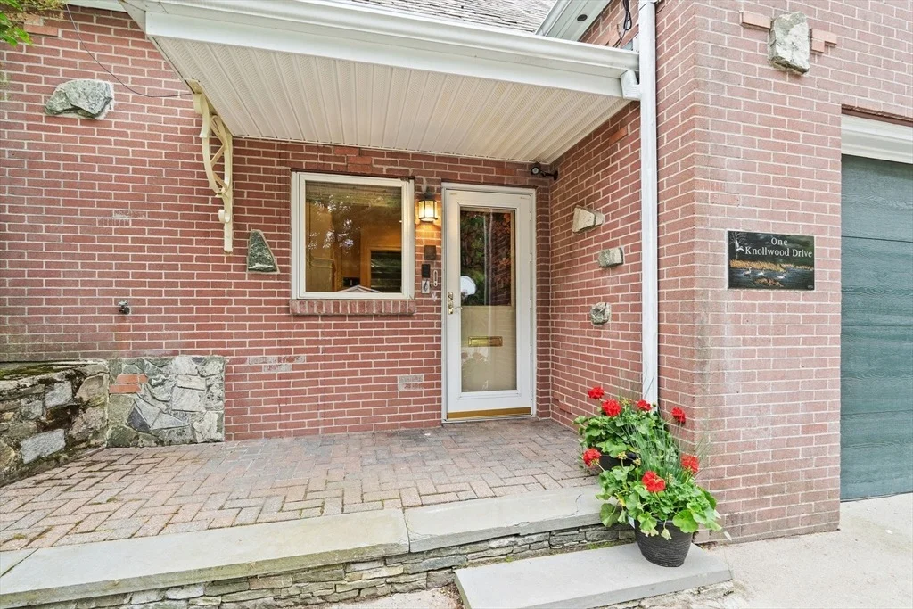 Photo of 1 Knollwood Dr
